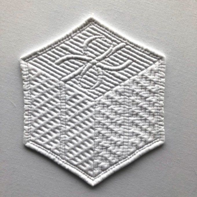 Boutis : Cadeau (ø 16 cm) d'Hubert Valeri