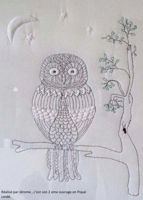 Chouette sur un arbre perchée (21 x 27 cm ) batiste suisse