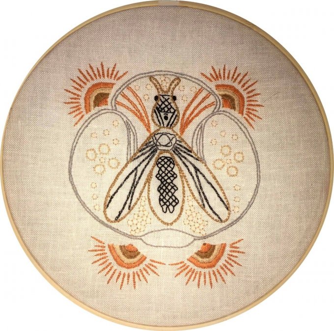 Kit de broderie traditionnelle : L'abeille et la ruche