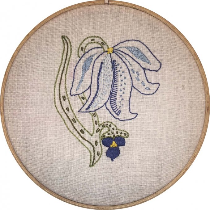 Kit de broderie traditionnelle  CAMPANULE