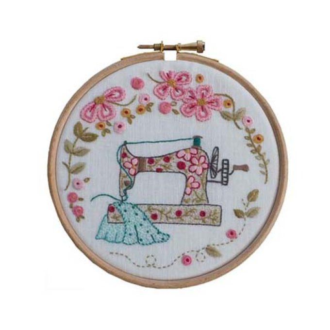 Kit de broderie traditionnelle : Machine à coudre de Marie Suarez