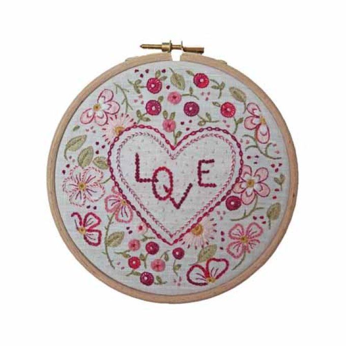 Kit de broderie traditionnelle : Love de Marie Suarez