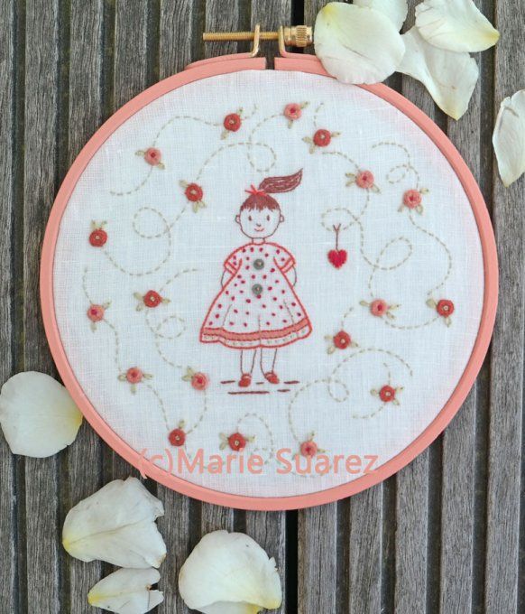 Kit de broderie traditionnelle : Fleurs volent de Marie Suarez